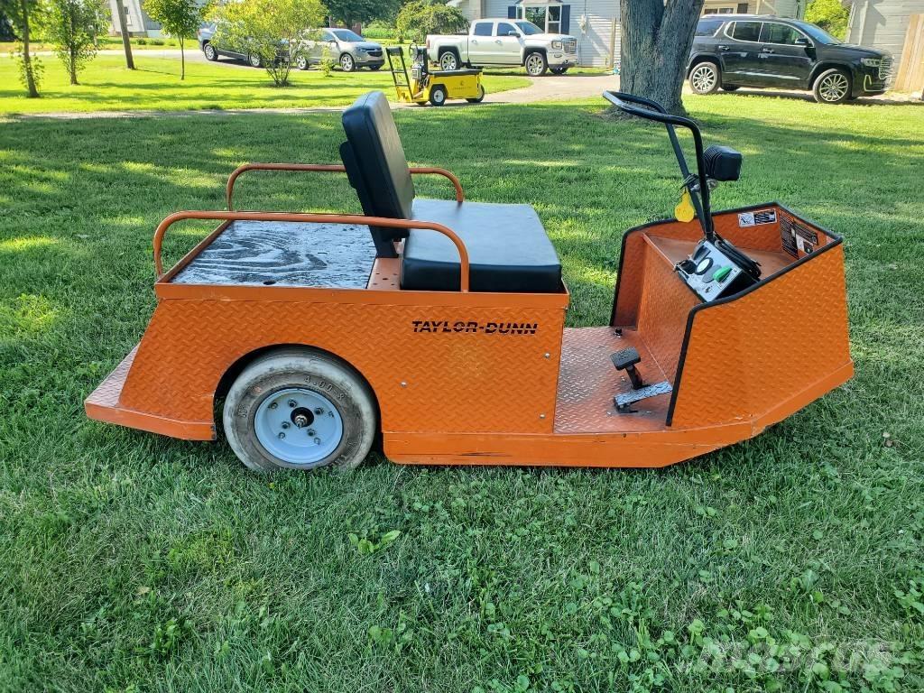Taylor-Dunn SS536 Tow truck