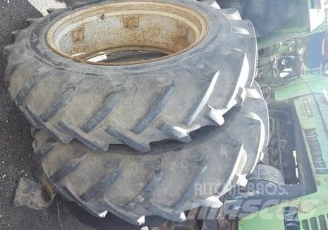  Pneus 12.4-28 Tyres, wheels and rims
