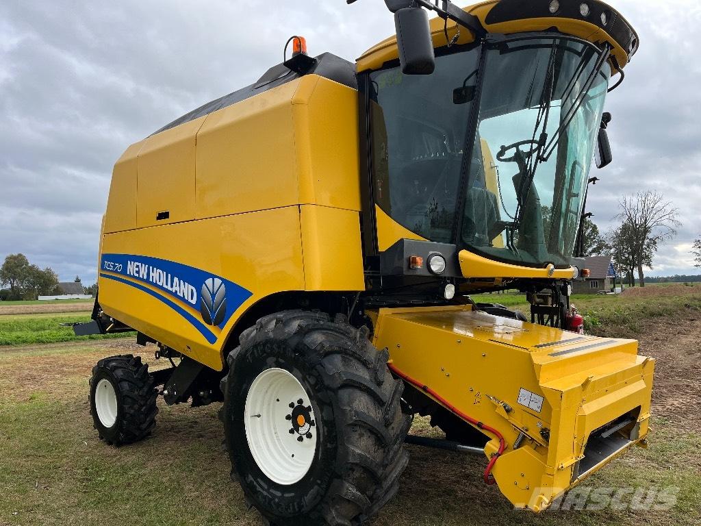 New Holland TC 5.70 Combine harvesters