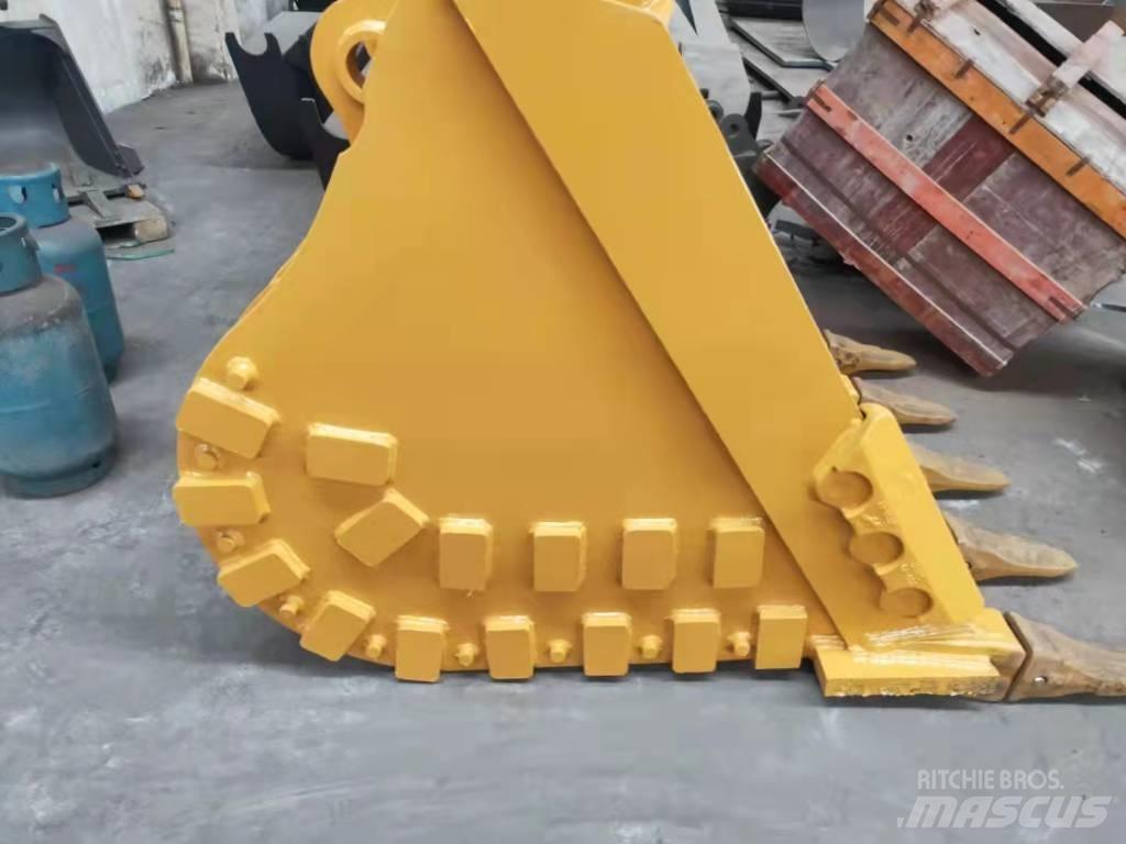 Komatsu PC200-8 Buckets