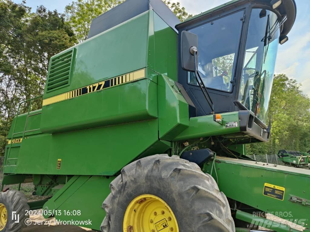 John Deere 1177 Combine harvesters