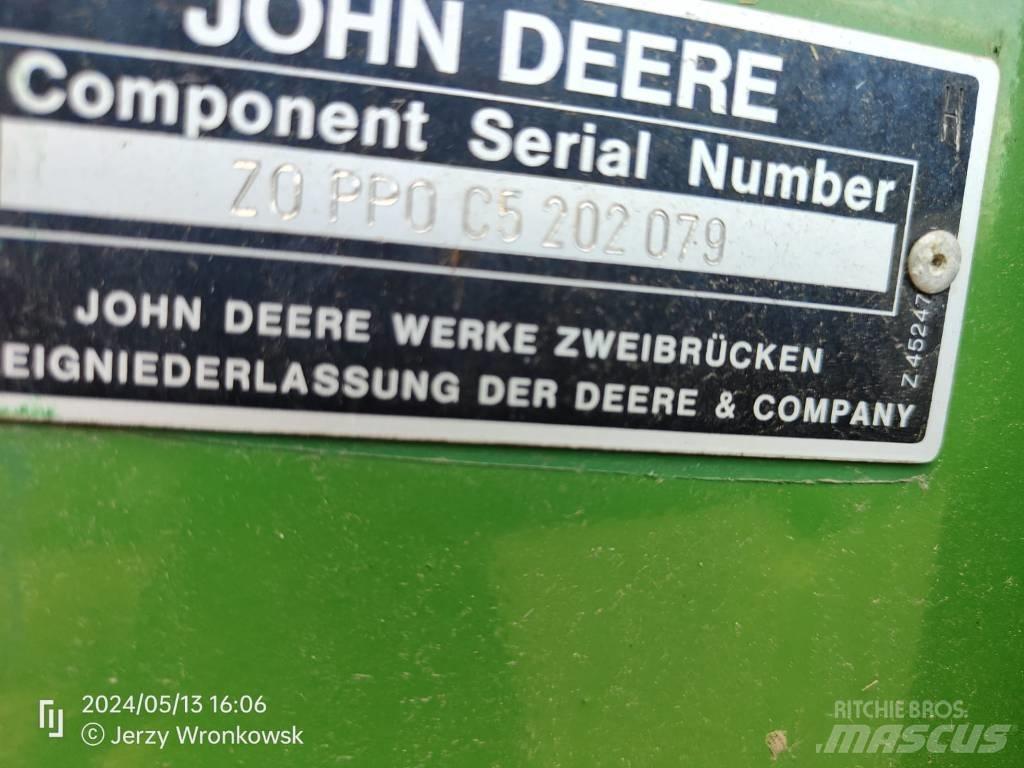 John Deere 1177 Combine harvesters