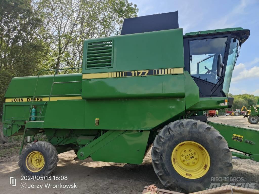 John Deere 1177 Combine harvesters