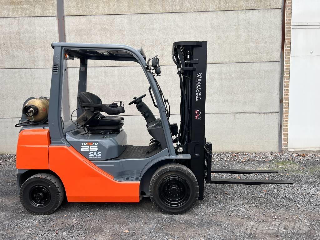 Toyota 02-8FGF25 LPG trucks