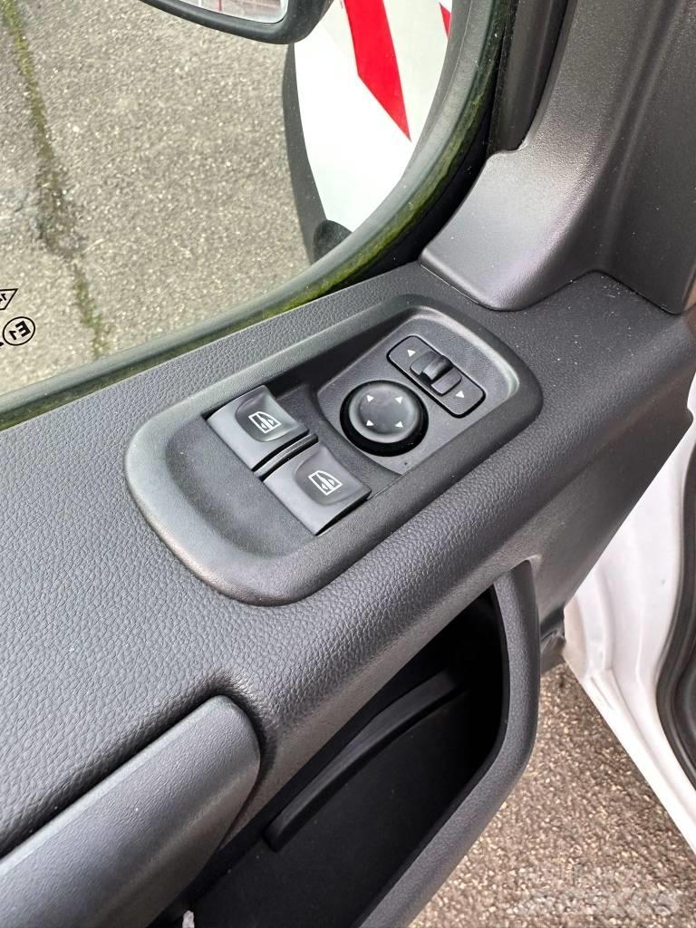 Renault Master Trailer mounted platforms