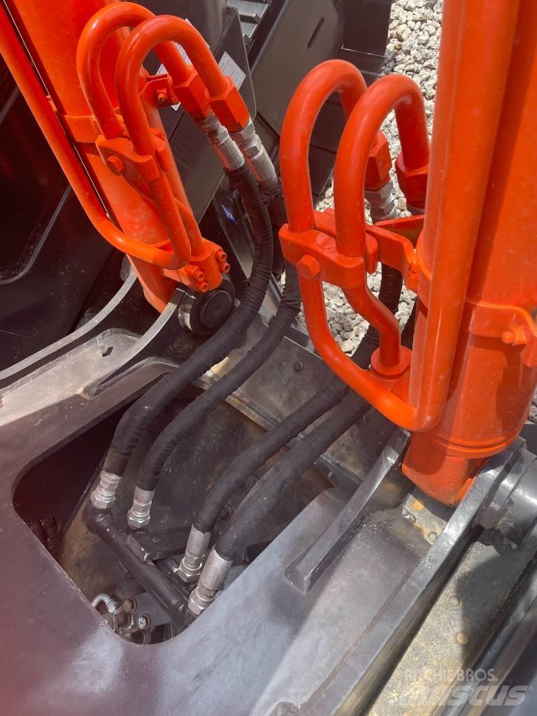 Hitachi ZX 200 Crawler excavators