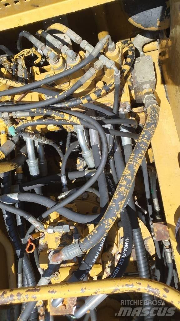 CAT 325 LN Crawler excavators