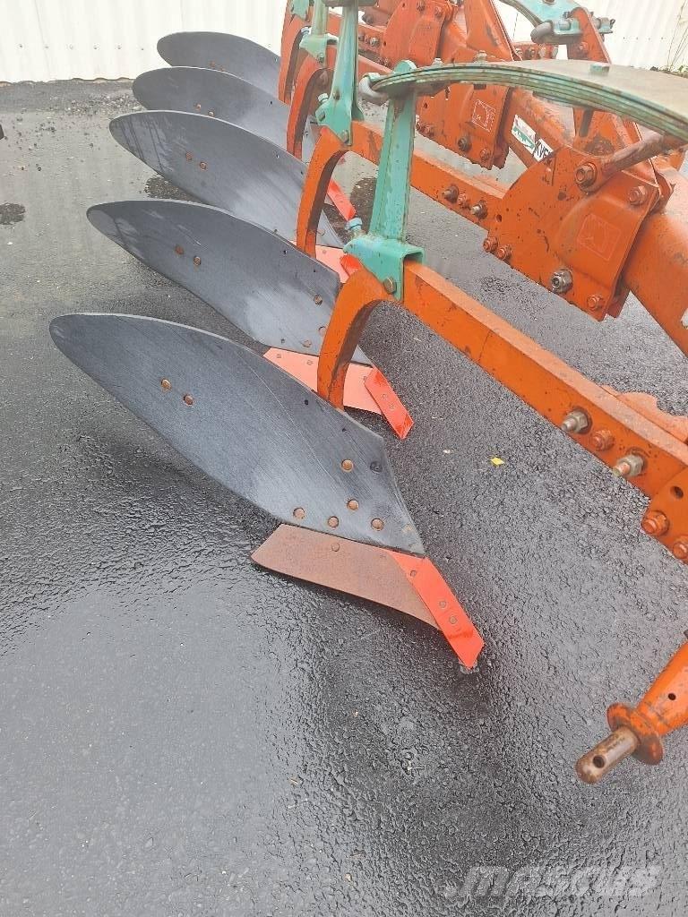 Kverneland W2 Ploughs