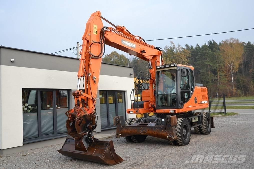 Doosan DX 140 W Wheeled excavators