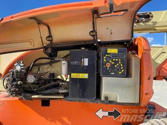 JLG 800AJ Articulated boom lifts