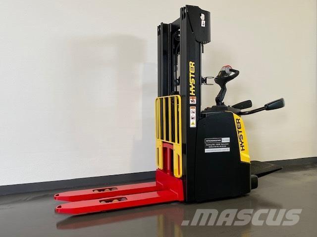 Hyster S1.2S Self propelled stackers