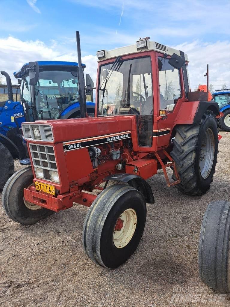 International 956XL Tractors