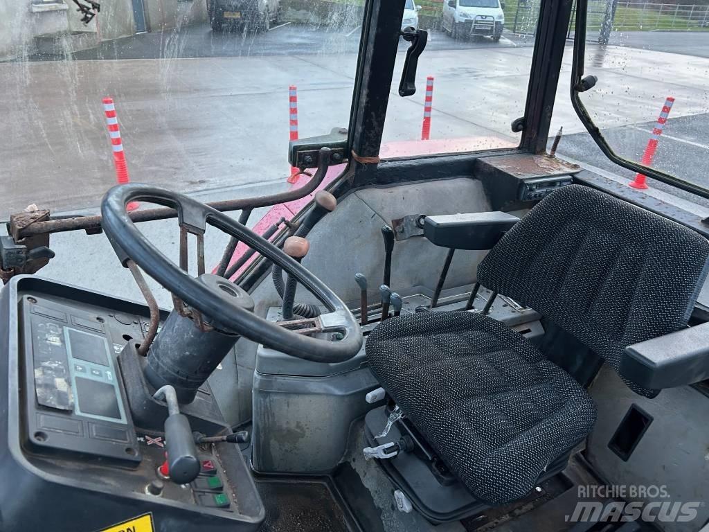CASE 4240 Tractors