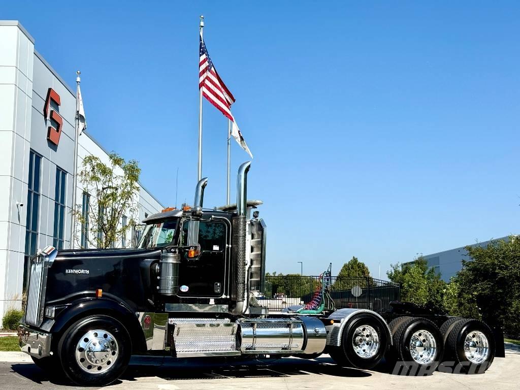 Kenworth W 900 Prime Movers