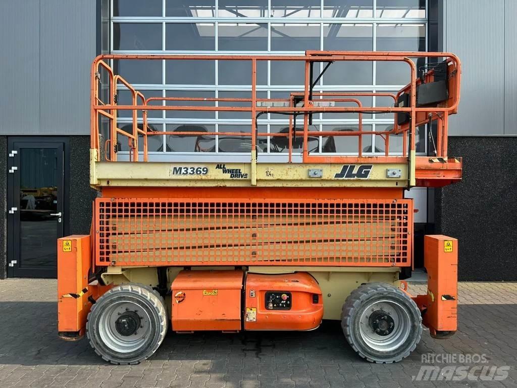 JLG M3369 Scissor lifts