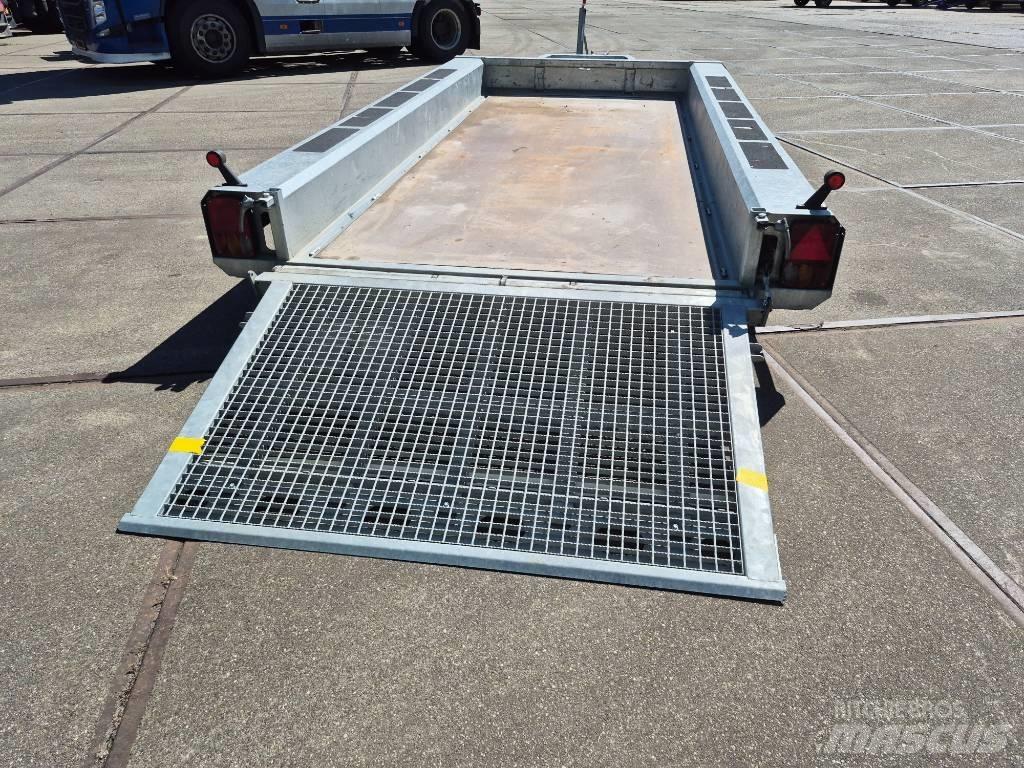  Proline  P 302 Car carrier