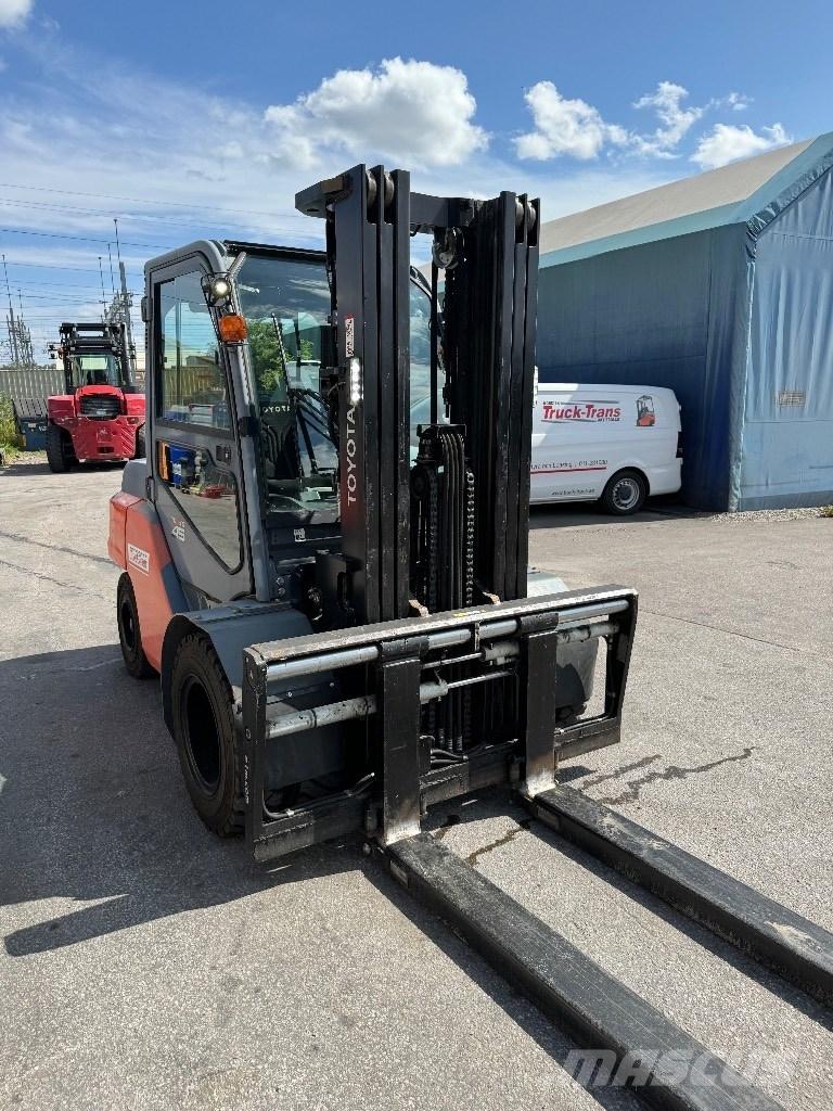 Toyota 40-8FD40N Diesel trucks