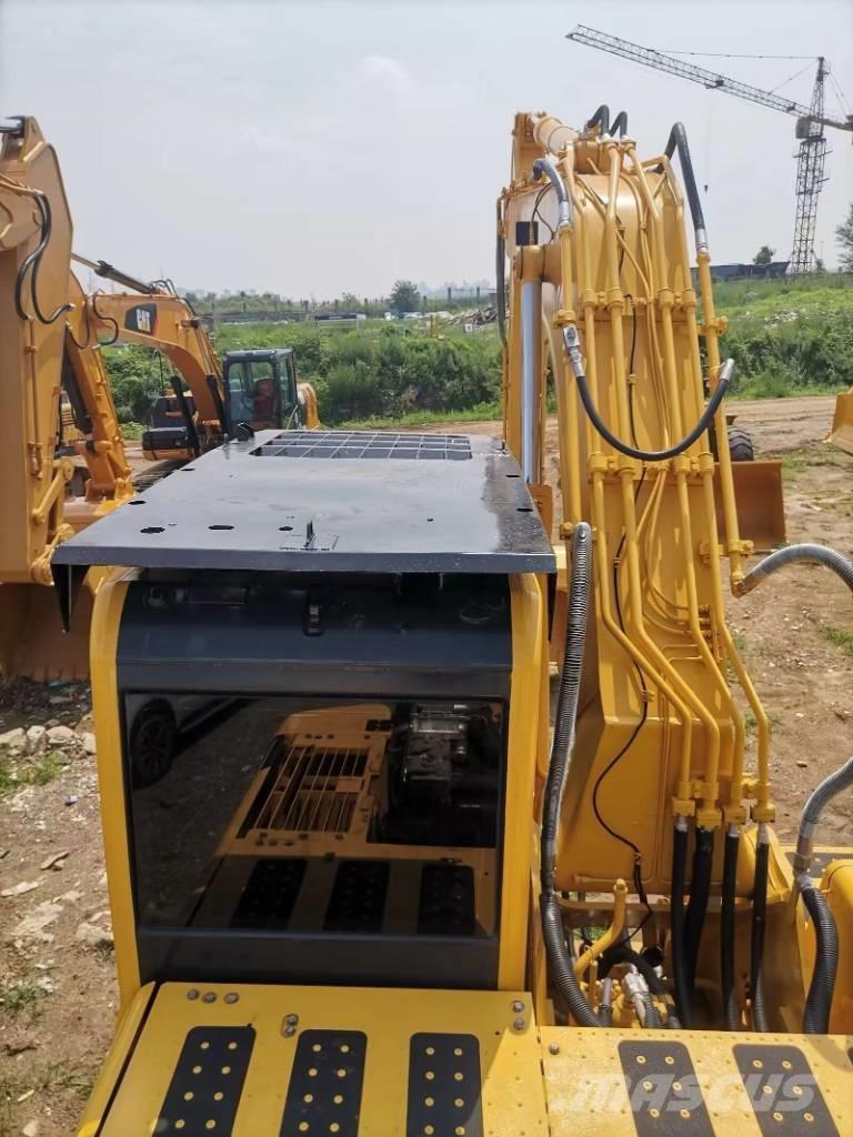 Komatsu PC 220-8 Crawler excavators