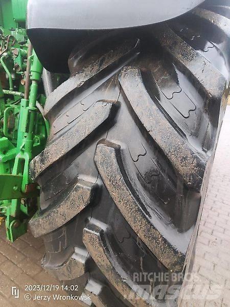John Deere 7530 Tractors