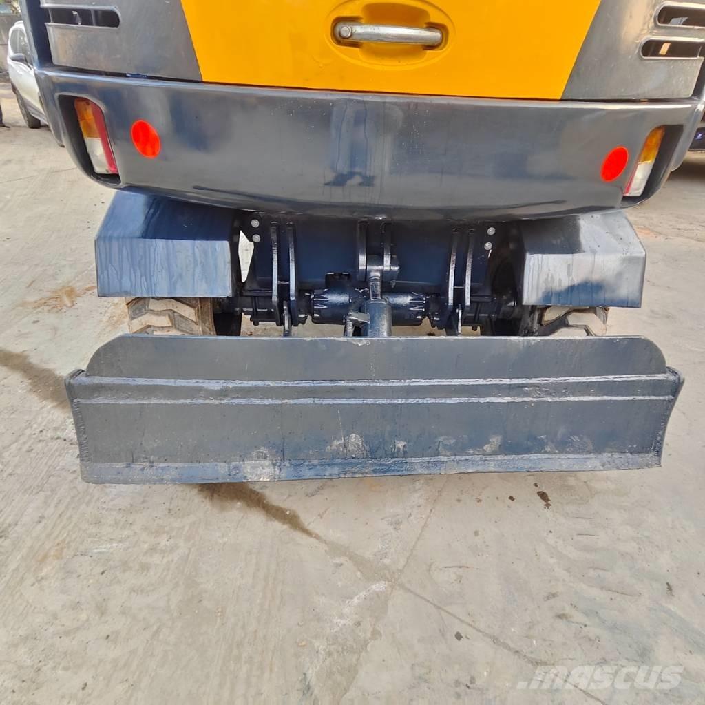 Hyundai R60W Wheeled excavators