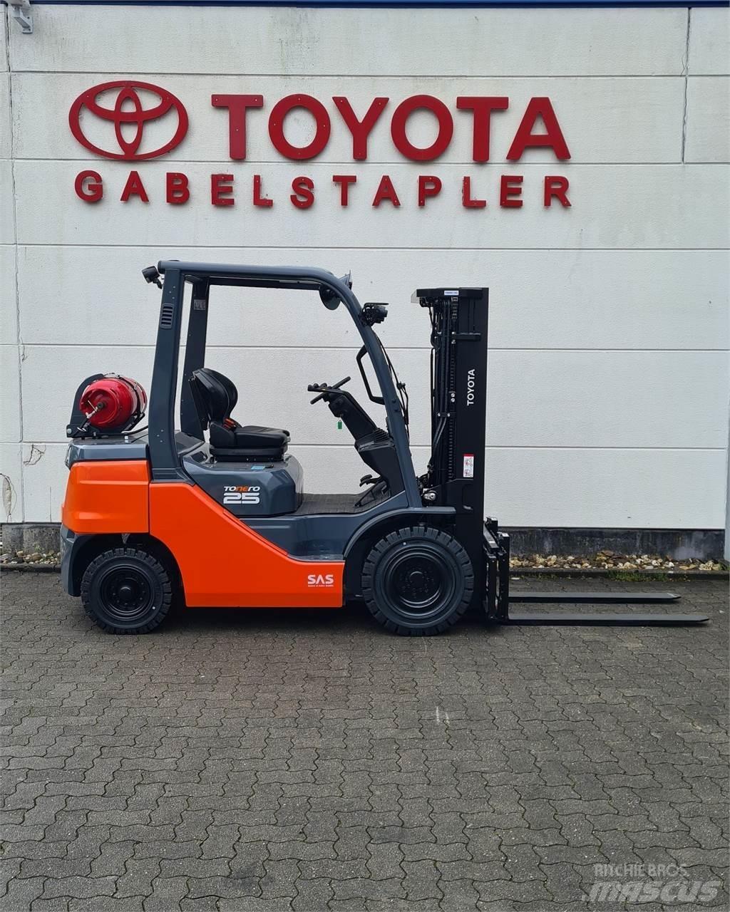 Toyota 02-8FGF25 LPG trucks