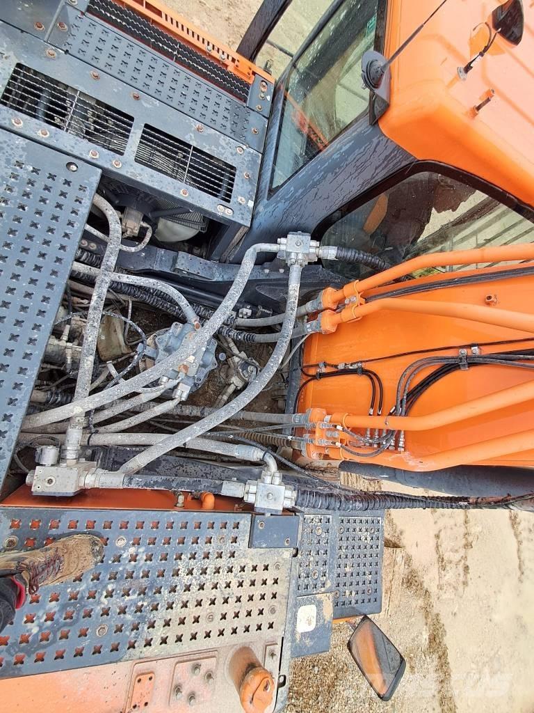 Doosan DX 420 LC Crawler excavators