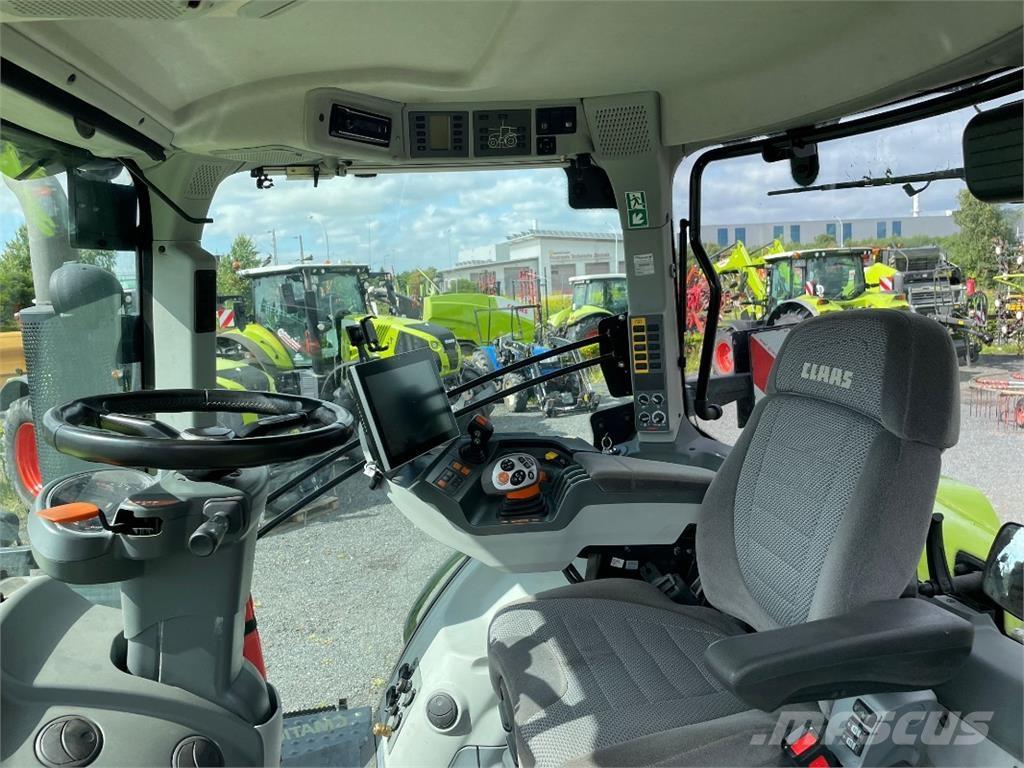 CLAAS Axion 810 CM Tractors