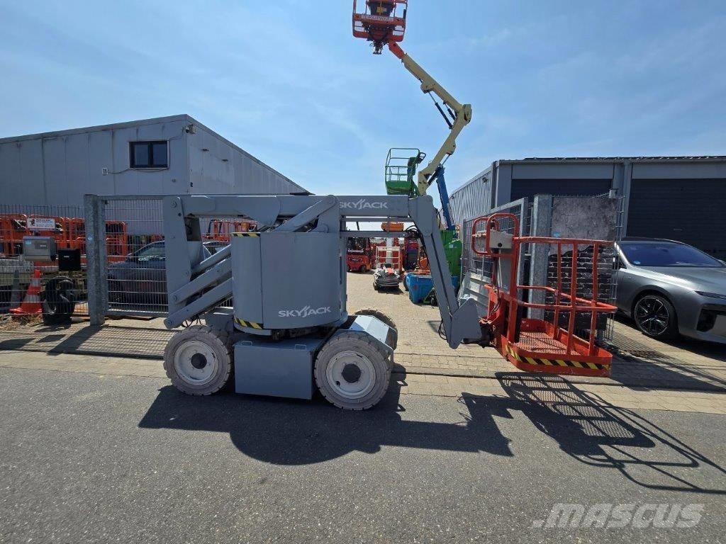 SkyJack SJKB 33 N Articulated boom lifts