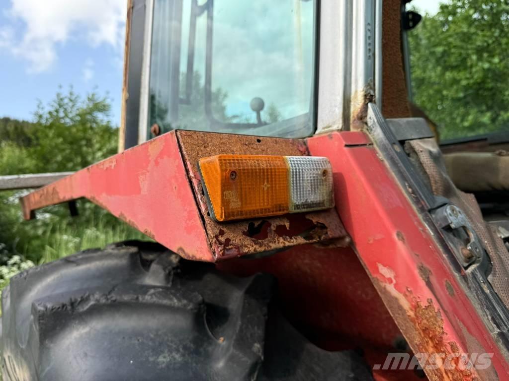 Massey Ferguson 675 Tractors
