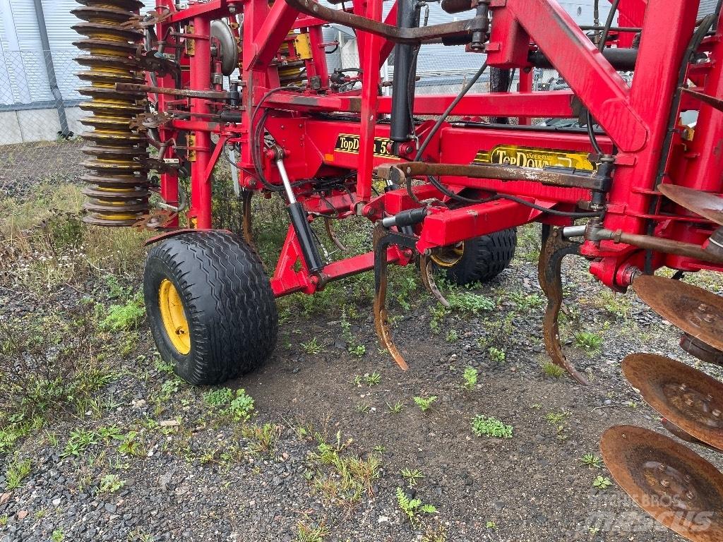 Väderstad Topdown500 Cultivators
