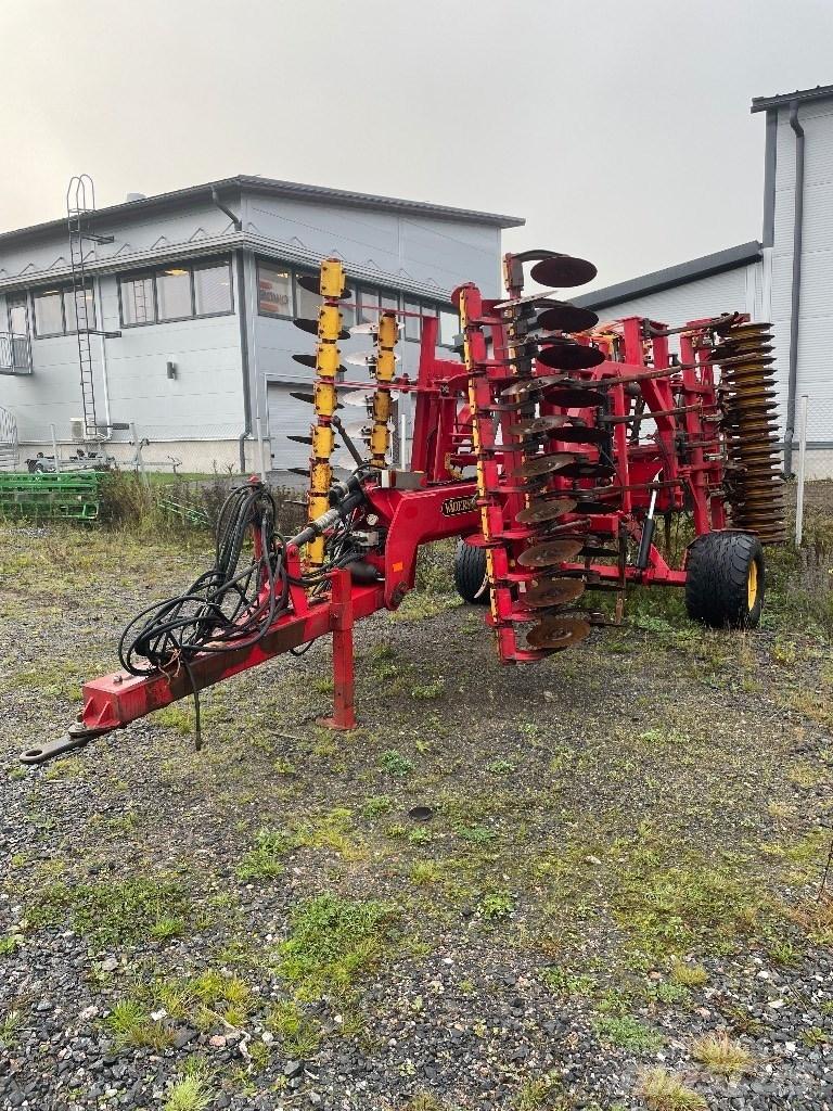 Väderstad Topdown500 Cultivators