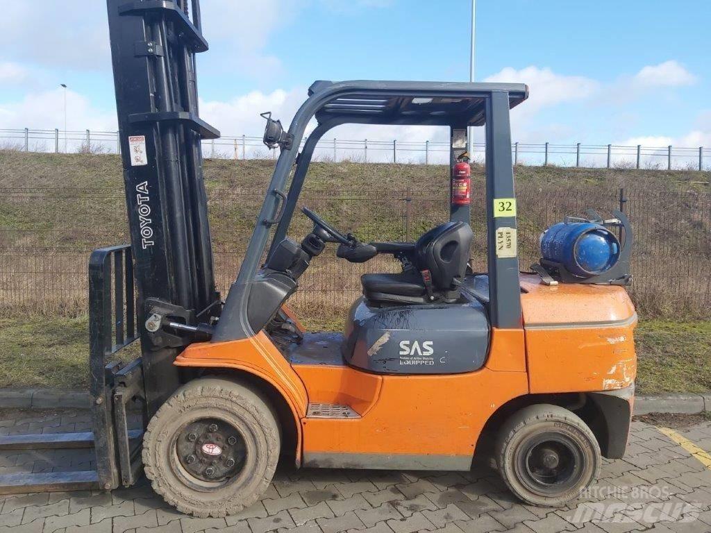 Toyota 7FG35 LPG trucks