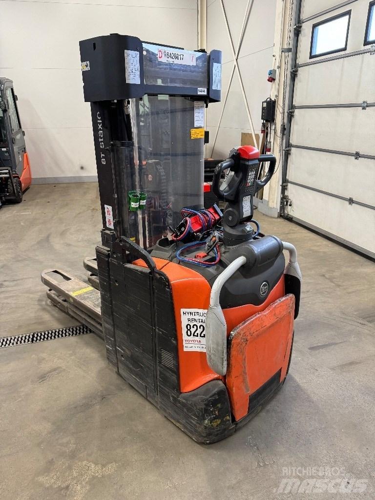 Toyota SPE160L Pedestrian stacker