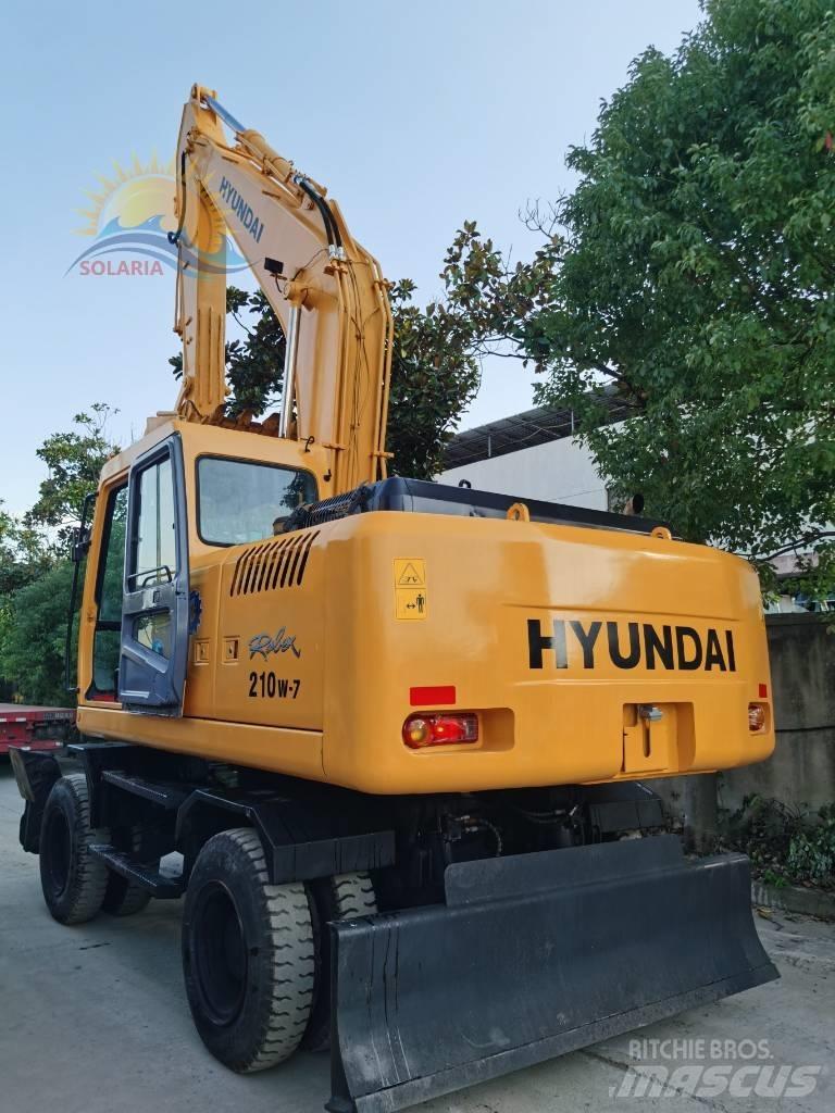 Hyundai R210W-7 Wheeled excavators