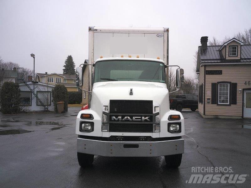 Mack MD 6 Other trucks