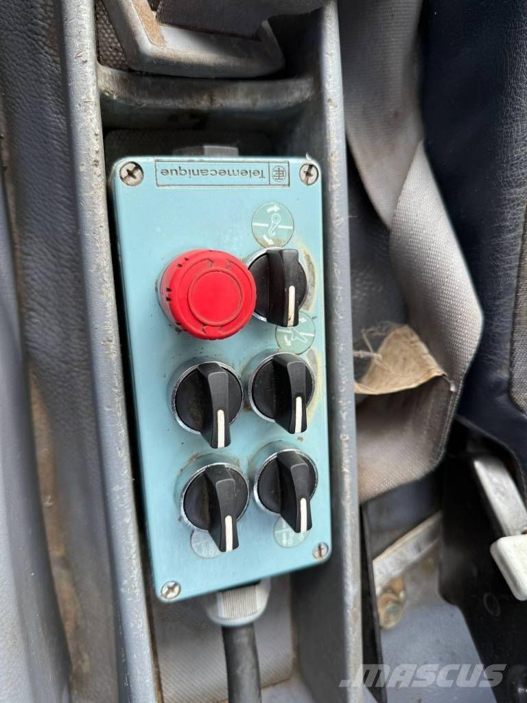 Mitsubishi FUSO Container trucks