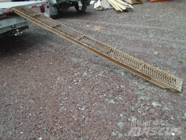GMC C6500 Flatbed / Dropside trucks