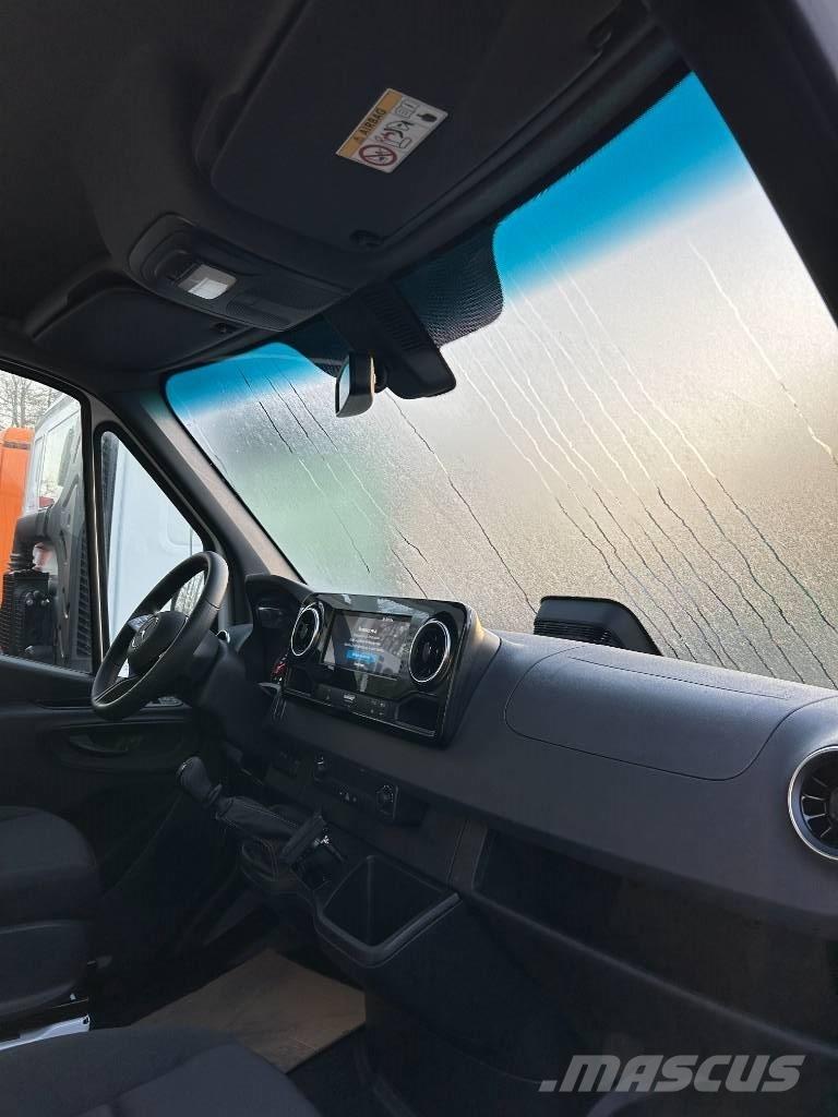 VERSALIFT V-200 Truck mounted platforms
