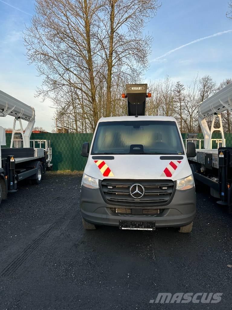 VERSALIFT V-200 Truck mounted platforms