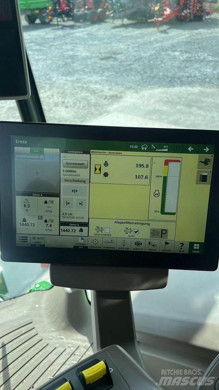 John Deere T670 Combine harvesters