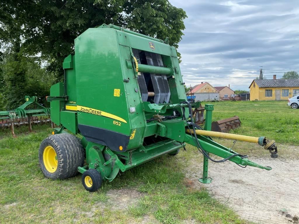 John Deere 852 Round balers
