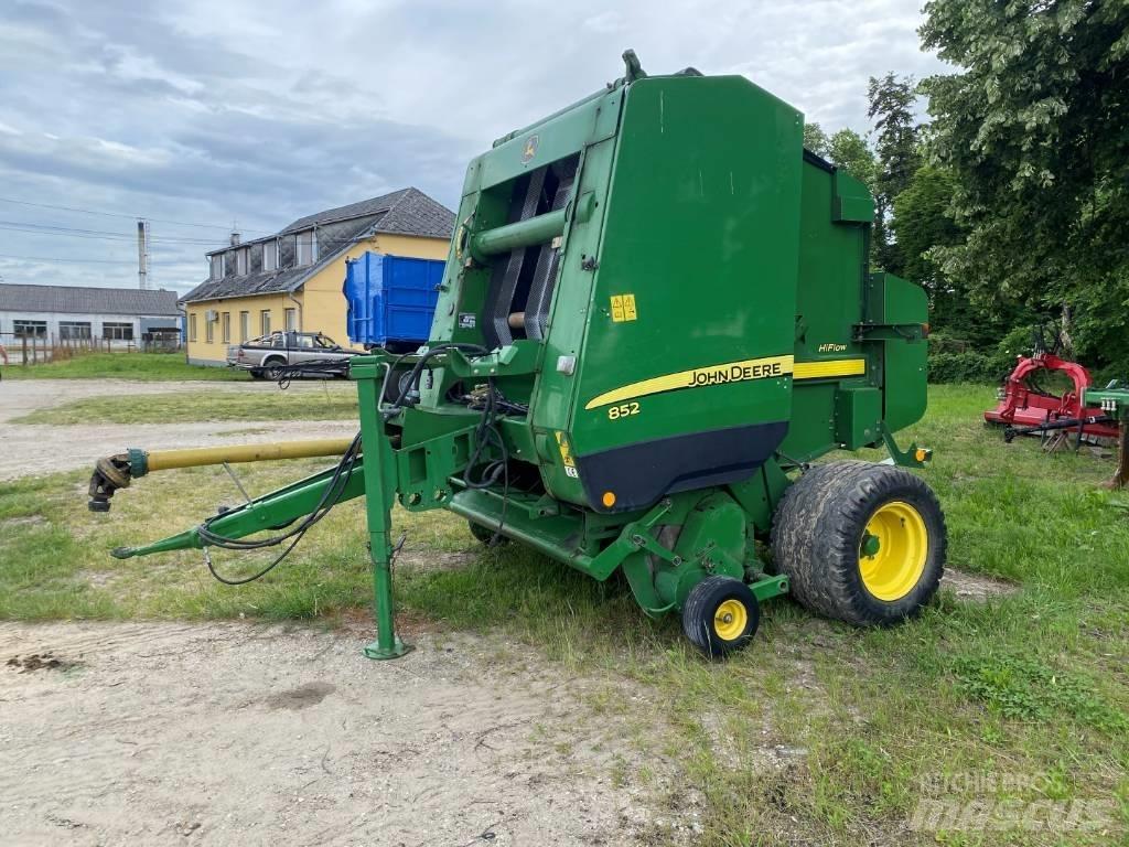 John Deere 852 Round balers