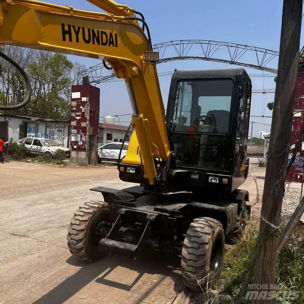 Hyundai R60W-7 Wheeled excavators