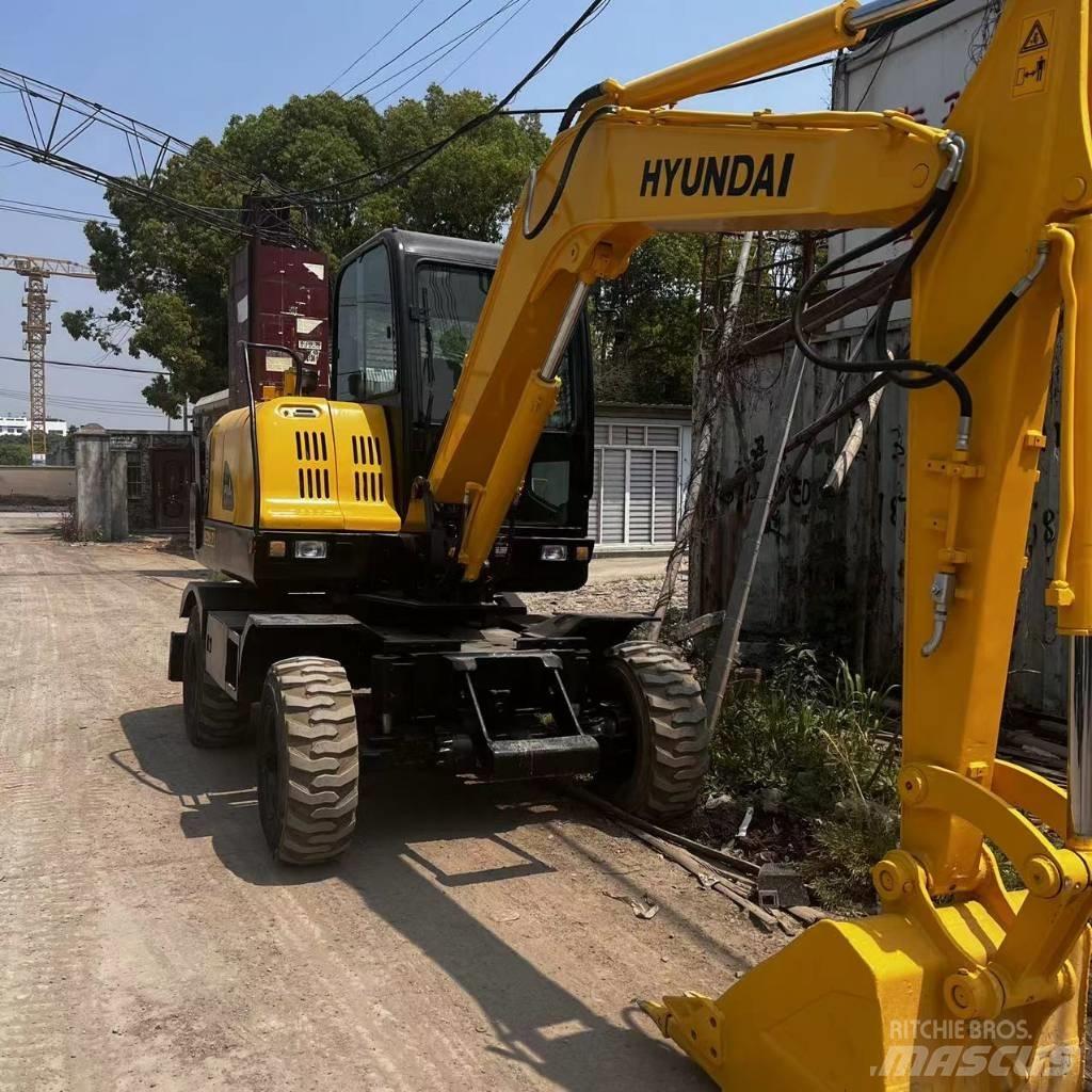 Hyundai R60W-7 Wheeled excavators