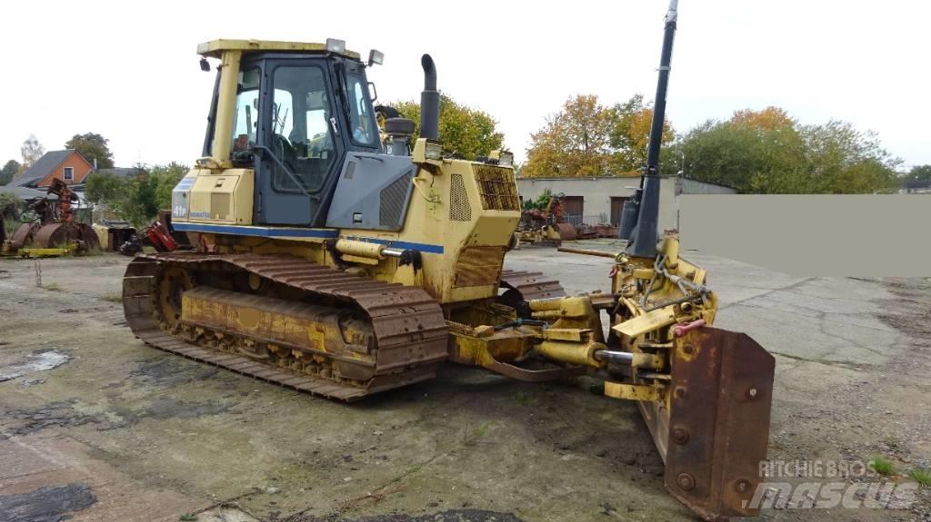 Komatsu D 41 P-6 Crawler dozers