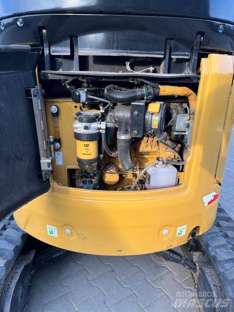 CAT 302 Mini excavators < 7t (Mini diggers)