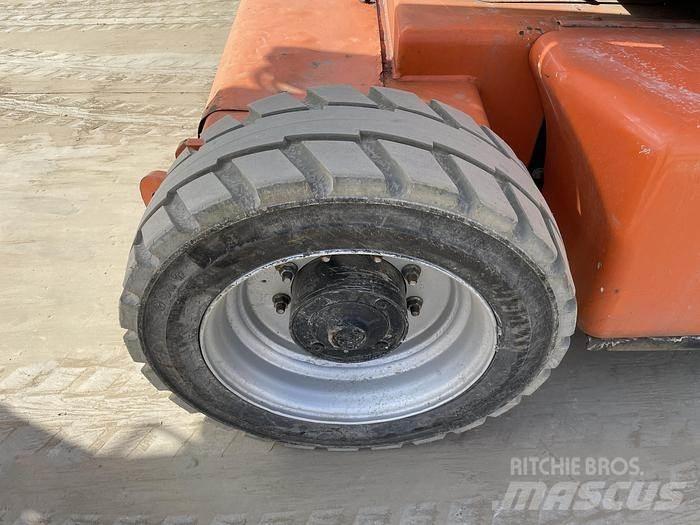 JLG E450AJ Articulated boom lifts
