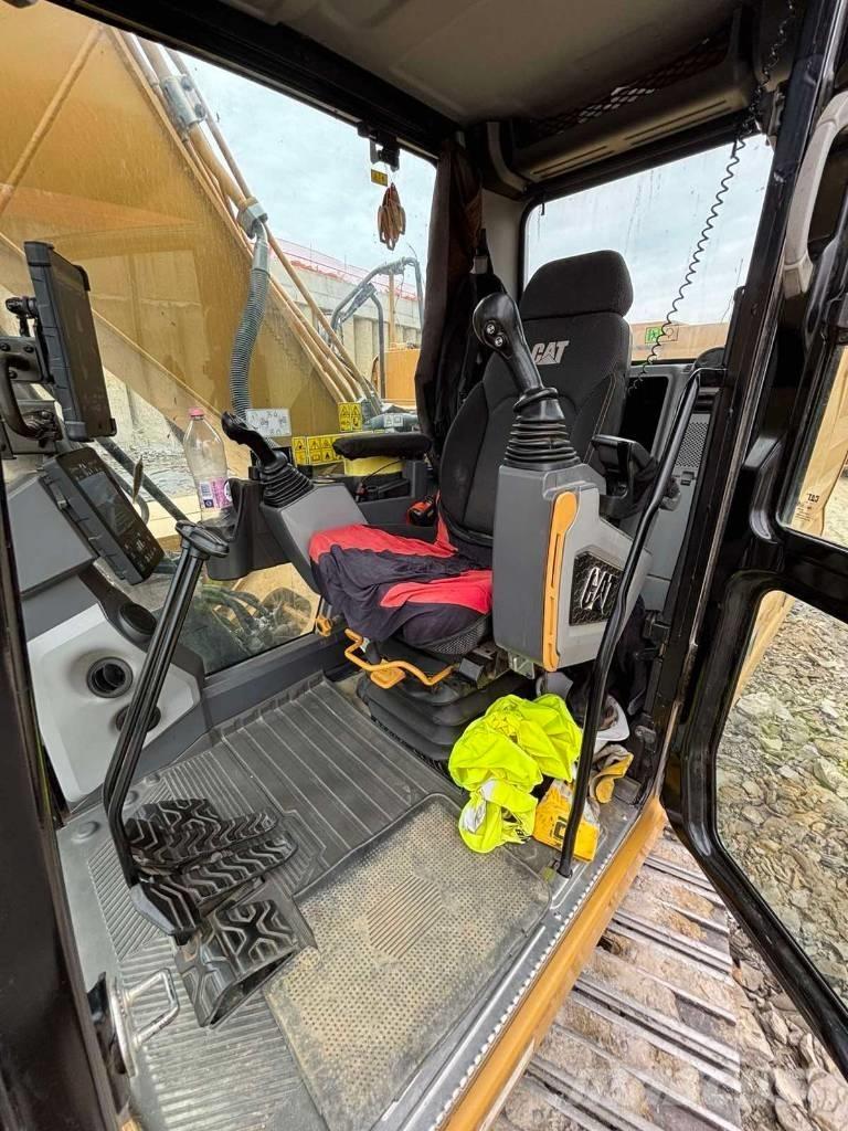 CAT 320 Crawler excavators