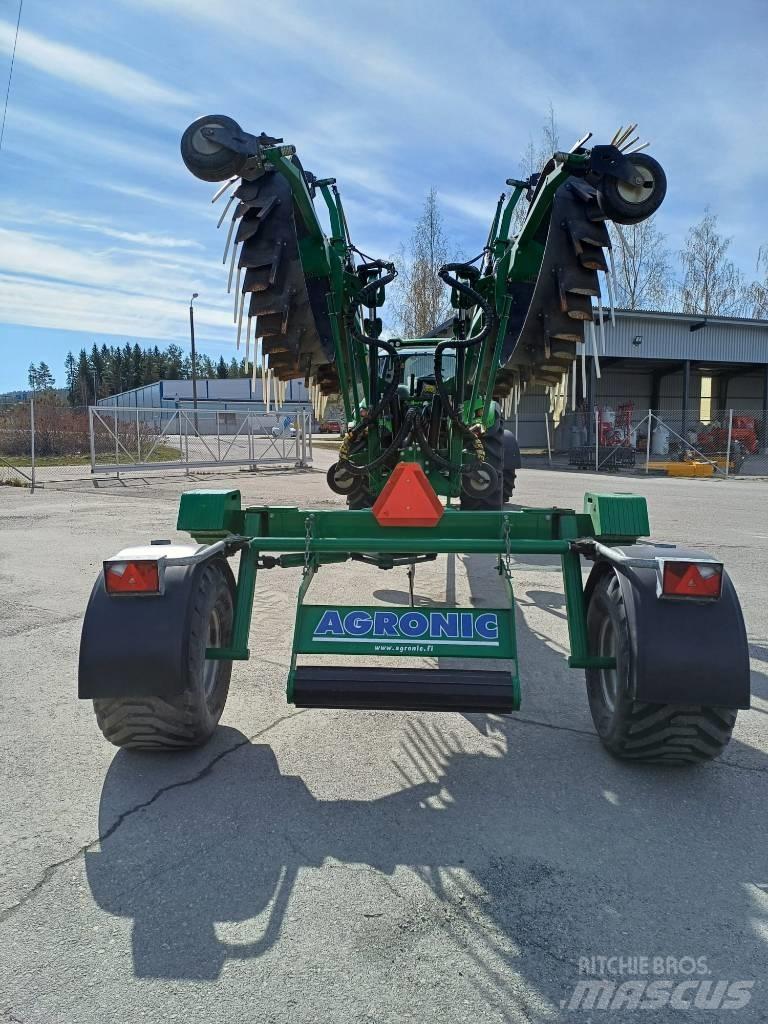 Agronic WRT 900 Windrowers