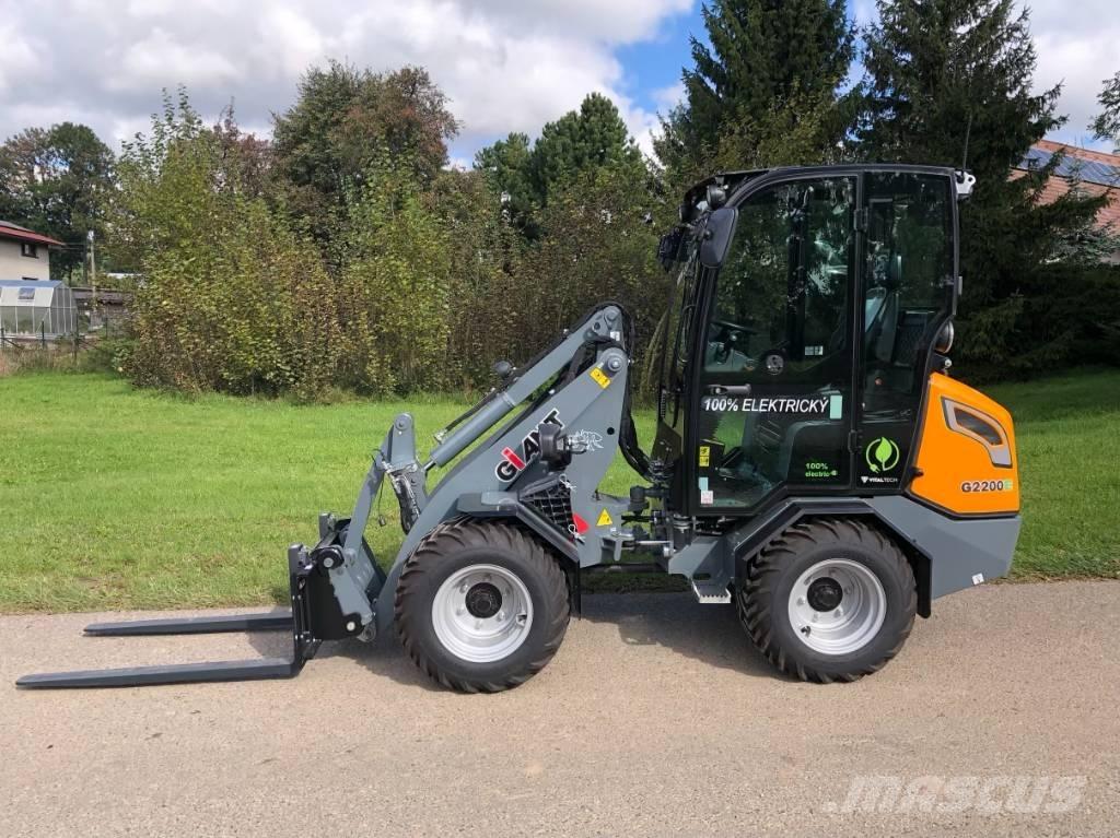 GiANT G 2200 E Multi-purpose loaders